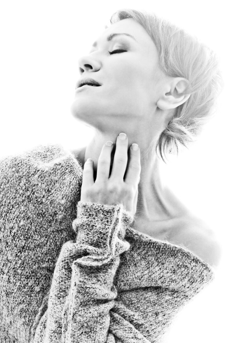 Jasny artystyczny portret kobiety