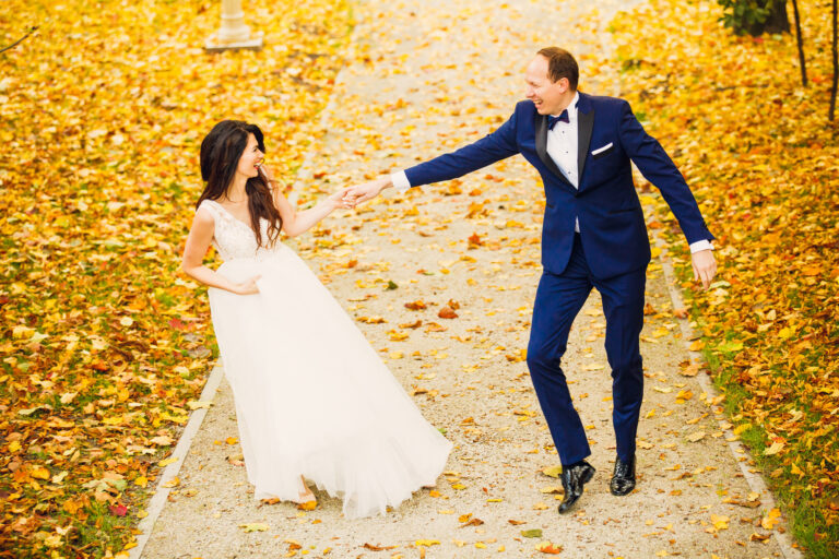 Weseli eleganccy ludzie